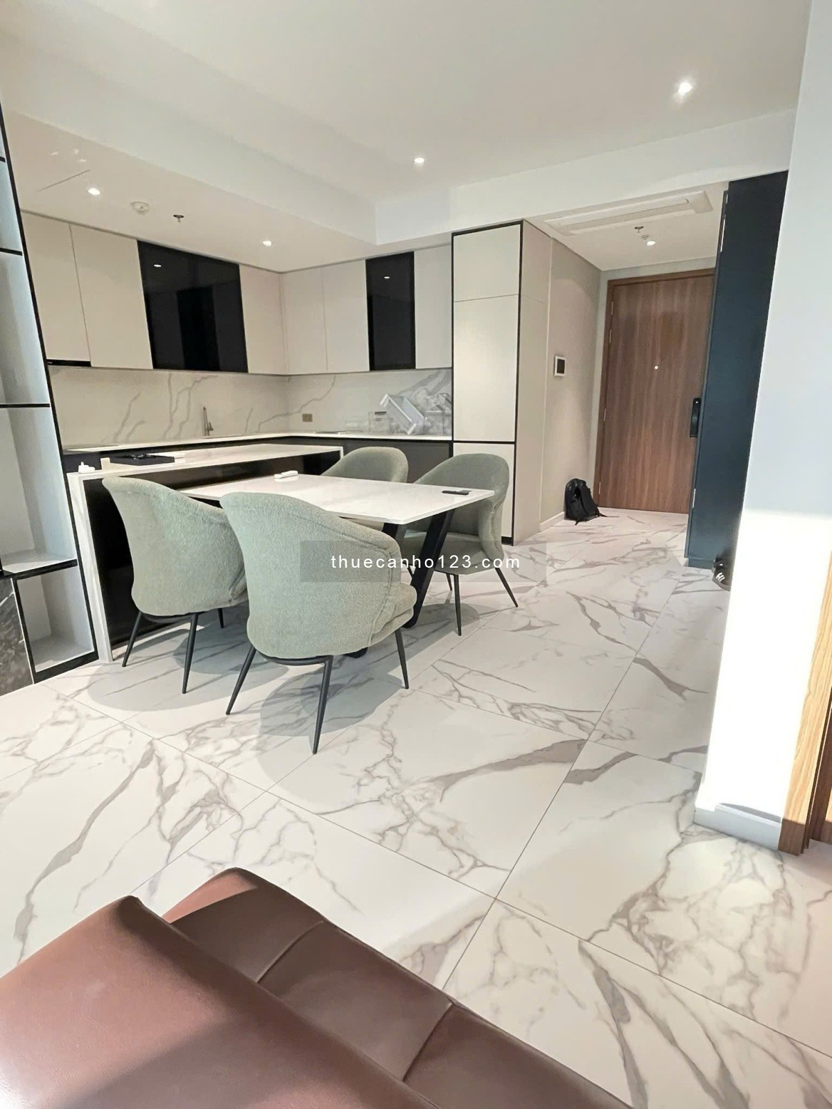 The Crest – Cho thuê 2 phòng ngủ, tầng cao, view thoáng, full nội thất