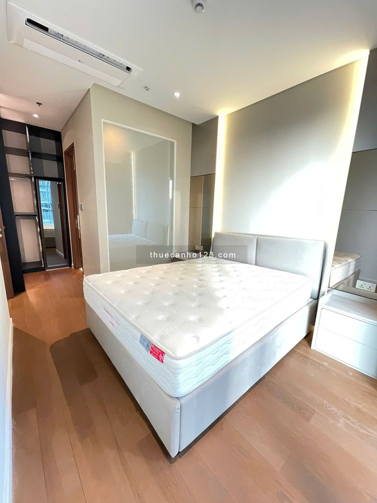 The Crest – Cho thuê 2 phòng ngủ, tầng cao, view thoáng, full nội thất