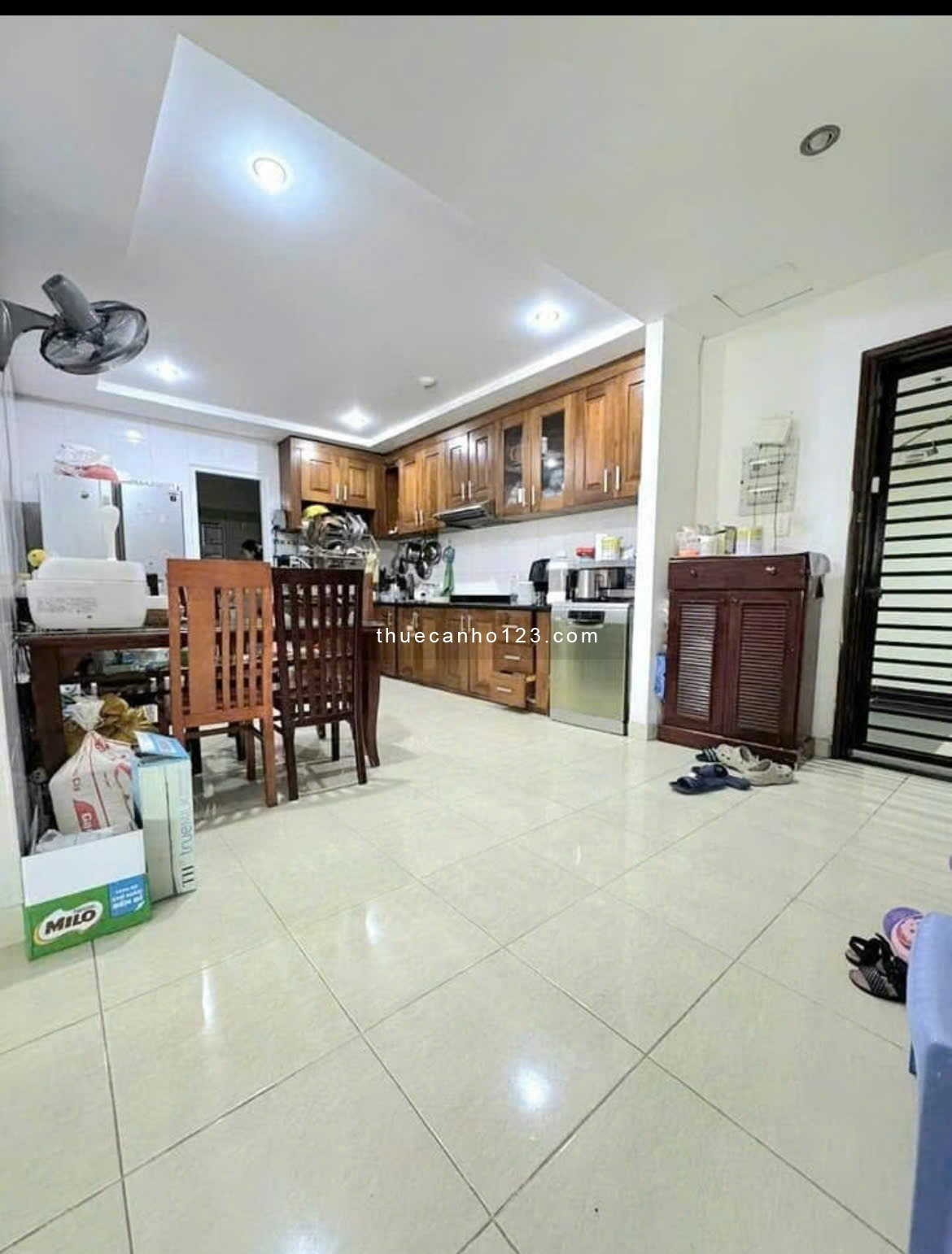 Chung cư 10A Trần Nhật Duật,Tân Định,Q1: 70m2, 2p ngủ, NT, 11tr5/th