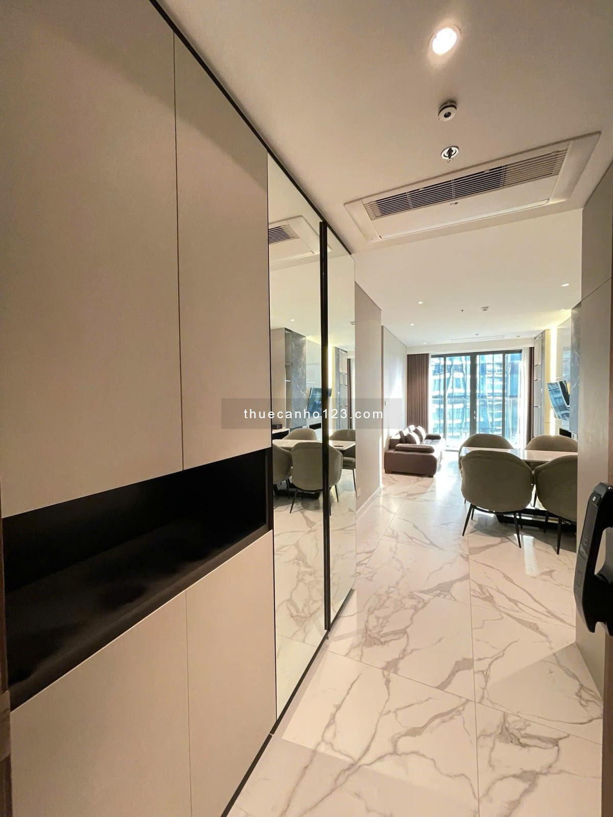 The Crest – Cho thuê 2 phòng ngủ, tầng cao, view thoáng, full nội thất