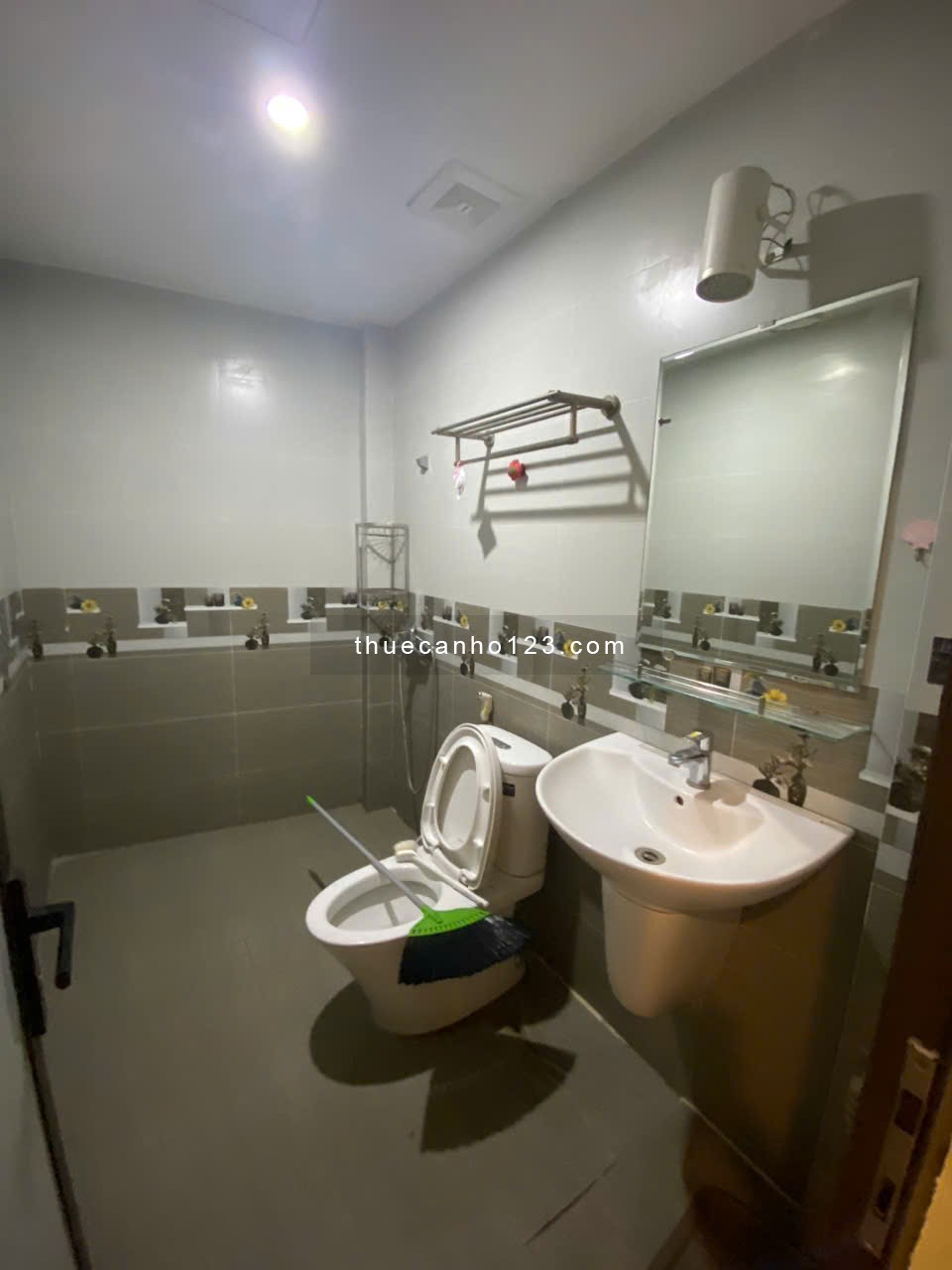 Cho thuê Căn hộ Apartment tại ngõ 294 Kim Mã, Ba Đình. Ngõ nông rộng ô tô vào nhà. Chỉ 7tr