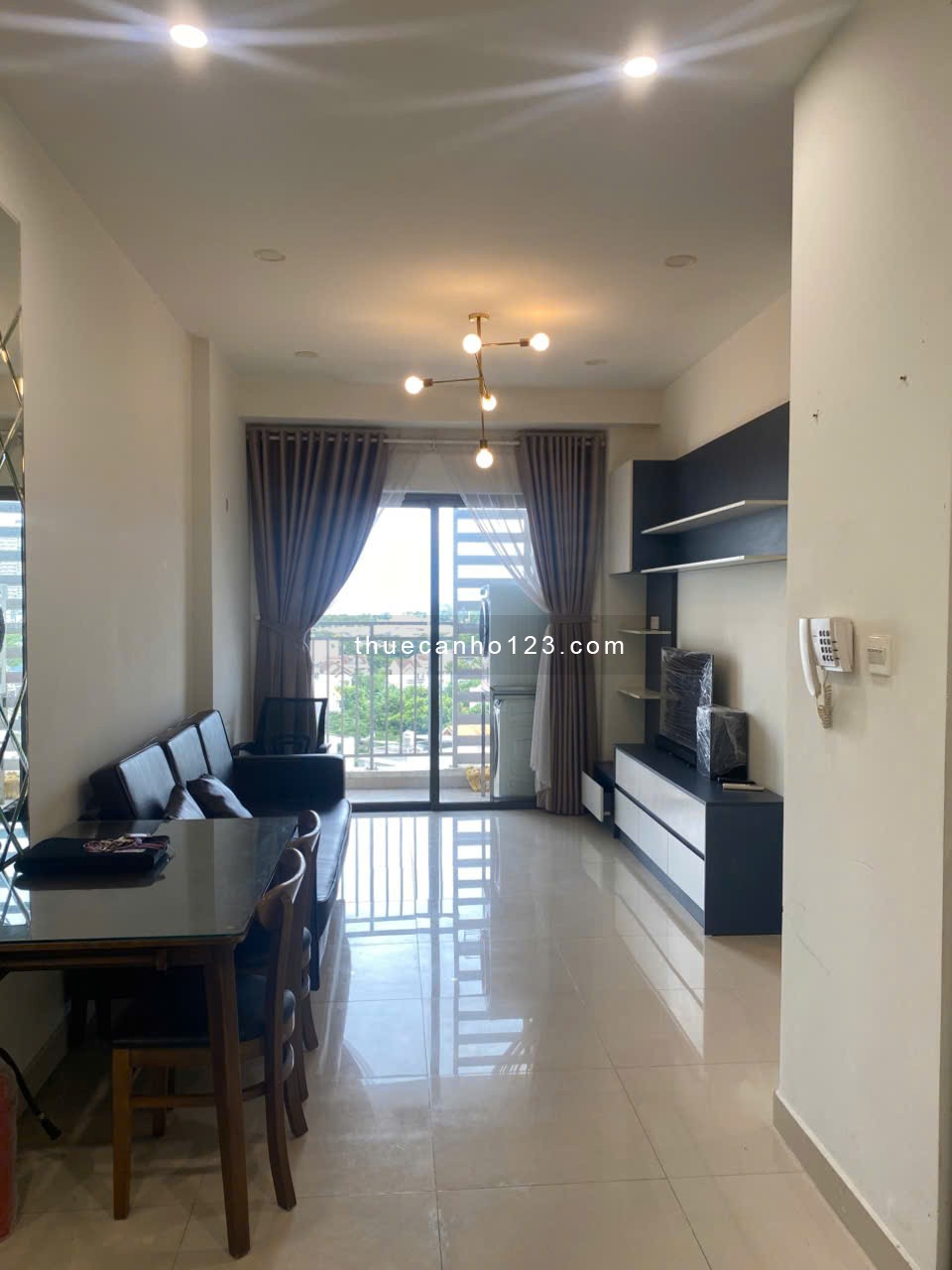 Cho thuê căn hộ The Sun Avenue – 2PN, 1WC, full nội thất – Hướng đông nam mát mẻ