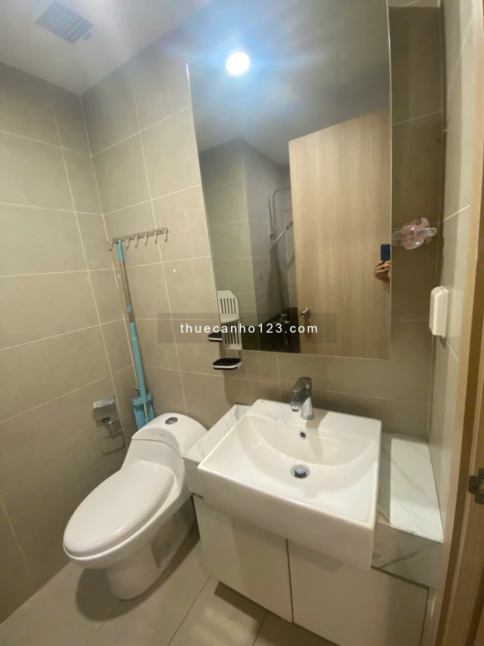 Cho thuê căn hộ The Sun Avenue – 2PN, 1WC, full nội thất – Hướng đông nam mát mẻ