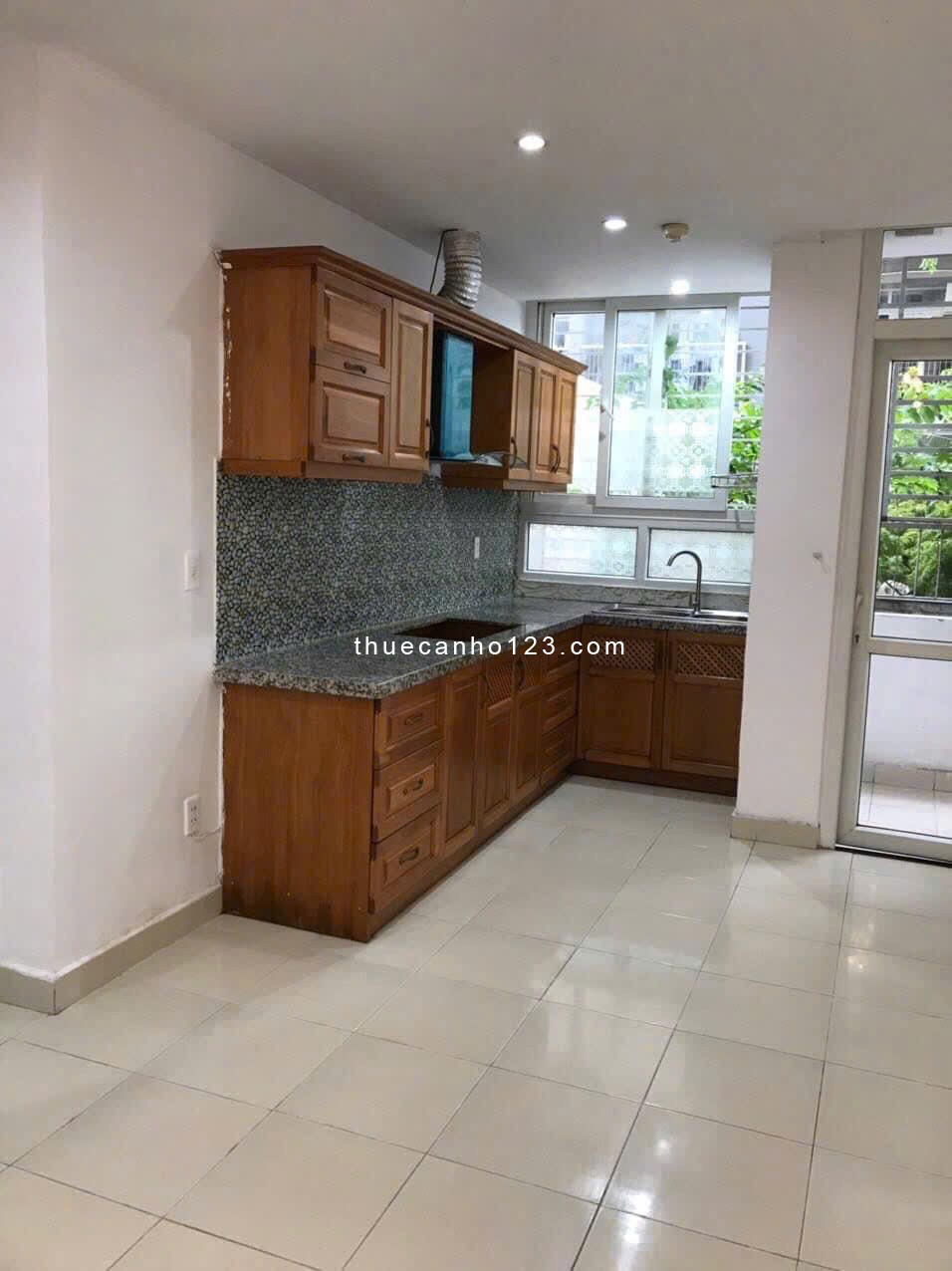 Chung cư Nguyễn Trãi, P2, Quận 5: 2p ngủ, nội thất, nhà mới, 9triệu