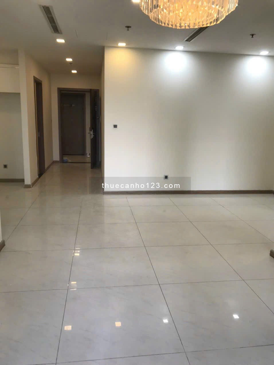 Cần cho thuê gấp căn hộ 3PN, 108m2 Nội thất cơ bản giá chỉ 29 triệu tại Vinhomes Central Park