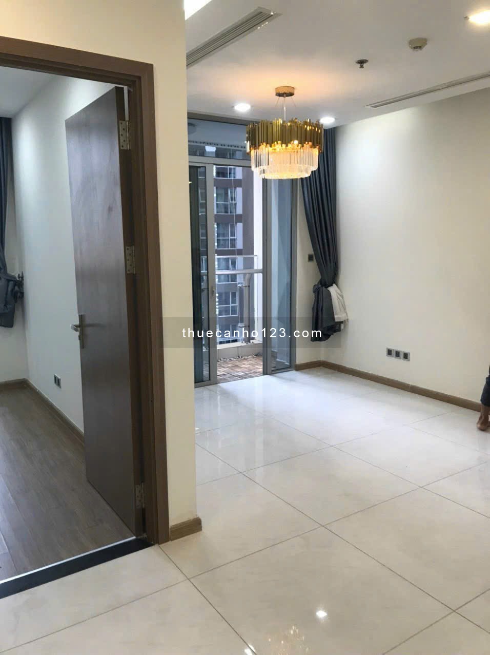 Cần cho thuê gấp căn hộ 3PN, 108m2 Nội thất cơ bản giá chỉ 29 triệu tại Vinhomes Central Park