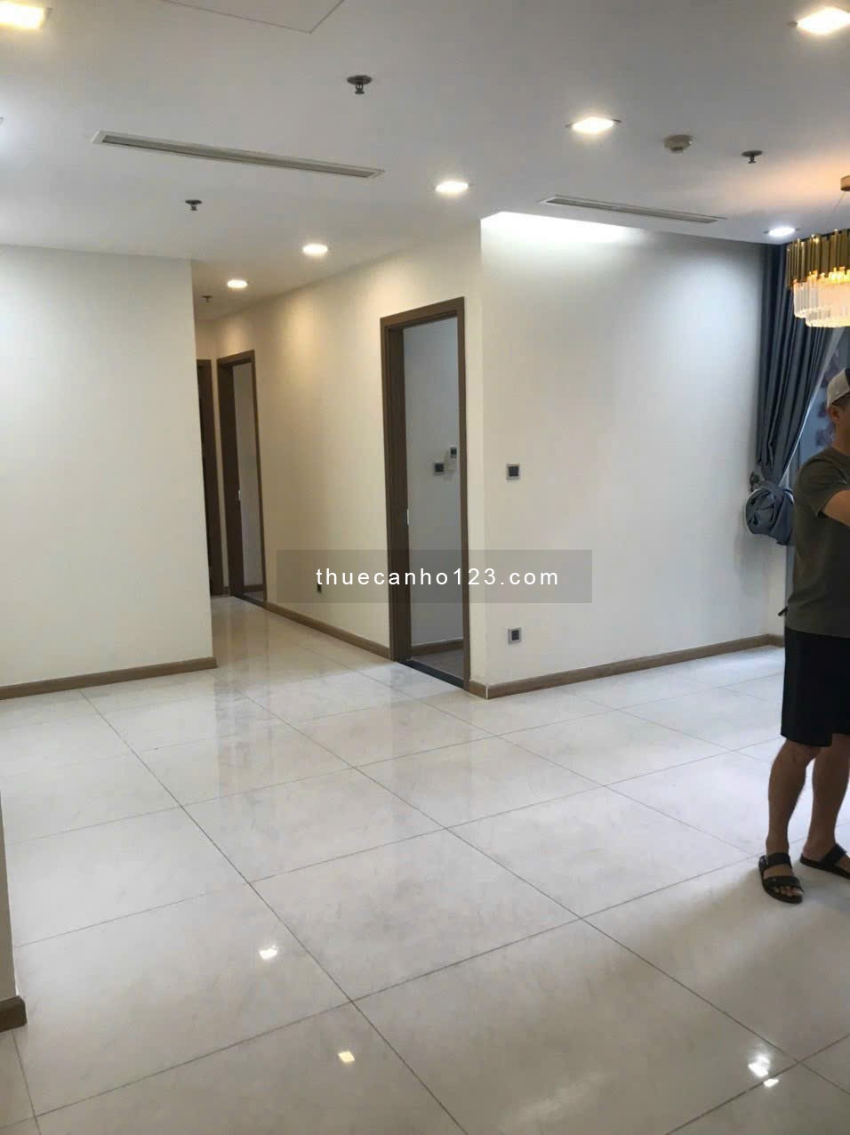 Cần cho thuê gấp căn hộ 3PN, 108m2 Nội thất cơ bản giá chỉ 29 triệu tại Vinhomes Central Park