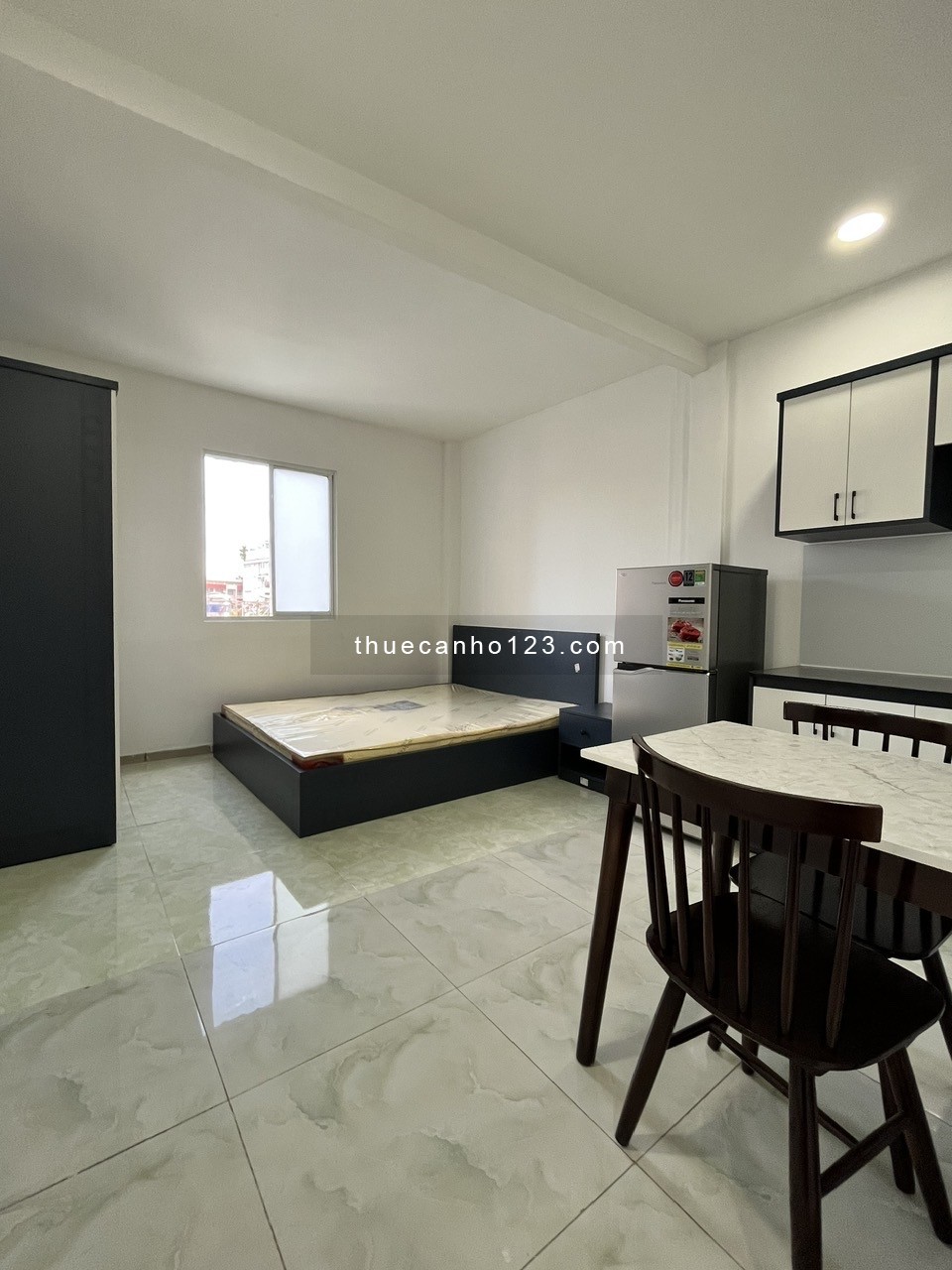 Cho thuê căn hộ 2 Phòng ngủ Cửa sổ thoáng Q10 gần ĐH Kinh tế UEH, ĐH Huflit, ĐH Hoa Sen