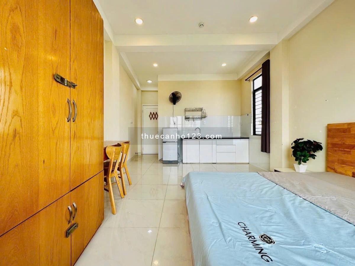 Thuê căn hộ Studio Ban công, full nội thất Q4 gần cầu Kênh Tẻ, ĐH Luật, ĐH Nguyễn Tất Thành