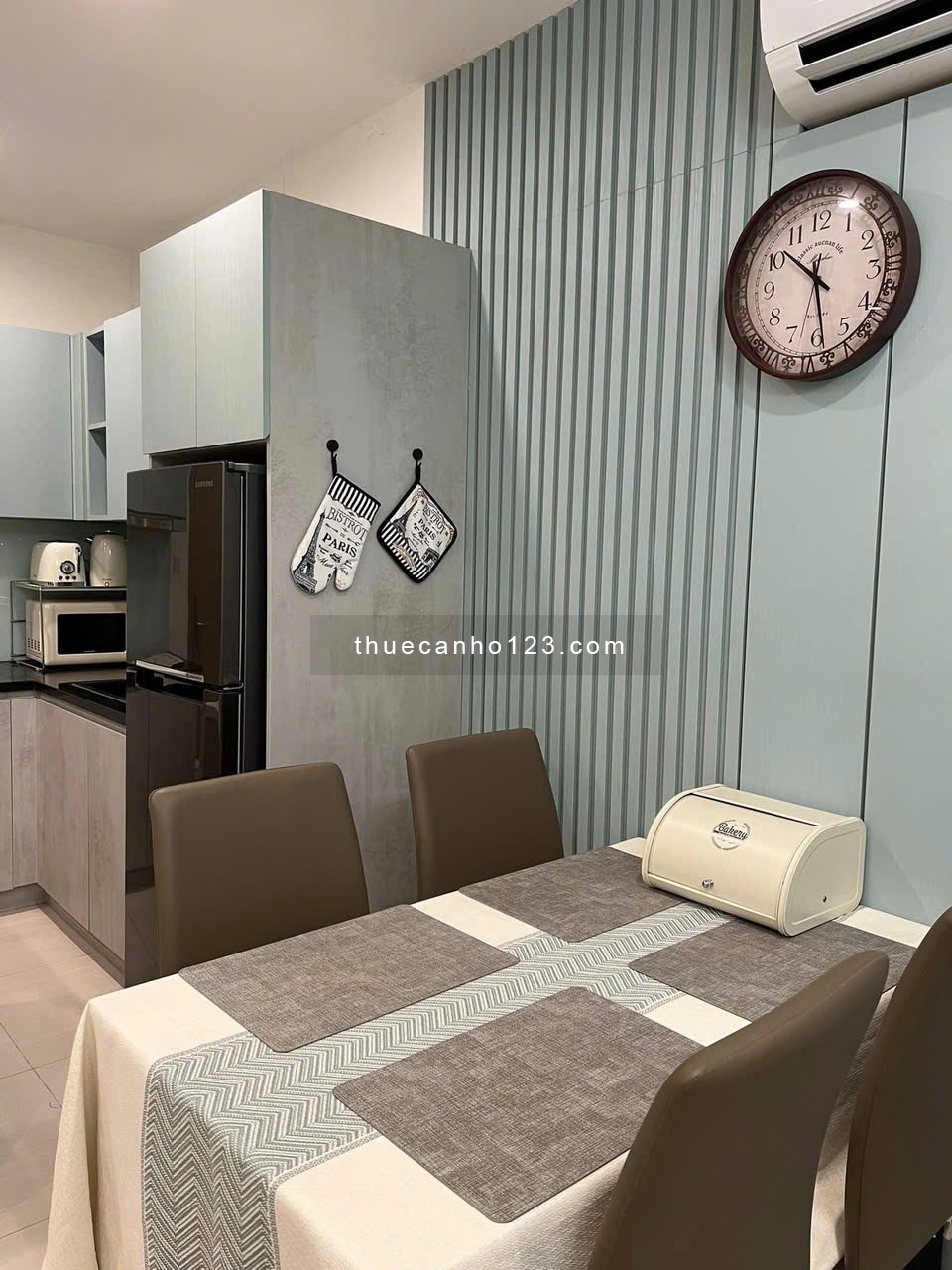 Cho thuê căn hô 1PN + Vinhomes Quận 9 - Full nội thất Luxury, View hồ bơi, hướng mát. Ở liền