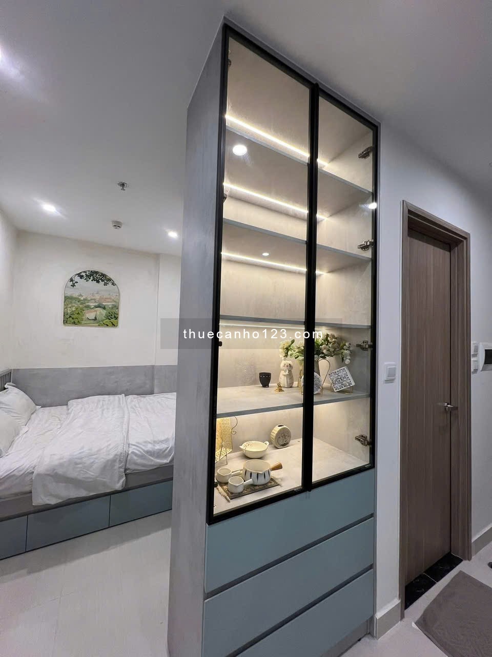 Cho thuê căn hô 1PN + Vinhomes Quận 9 - Full nội thất Luxury, View hồ bơi, hướng mát. Ở liền