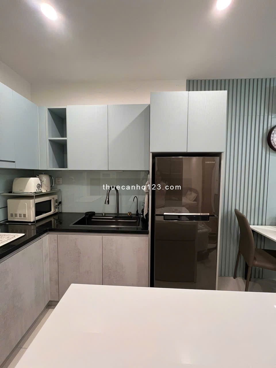 Cho thuê căn hô 1PN + Vinhomes Quận 9 - Full nội thất Luxury, View hồ bơi, hướng mát. Ở liền