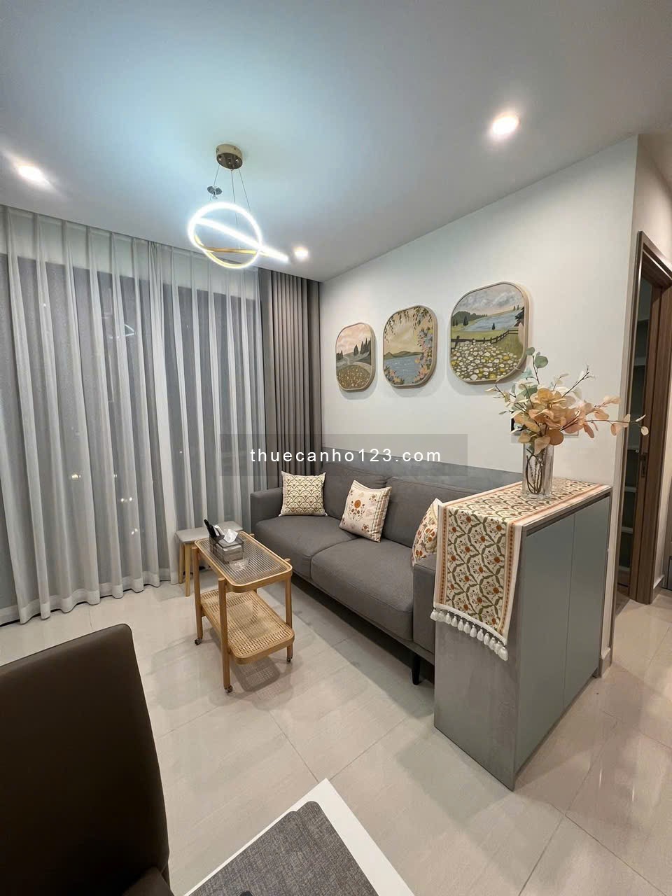 Cho thuê căn hô 1PN + Vinhomes Quận 9 - Full nội thất Luxury, View hồ bơi, hướng mát. Ở liền