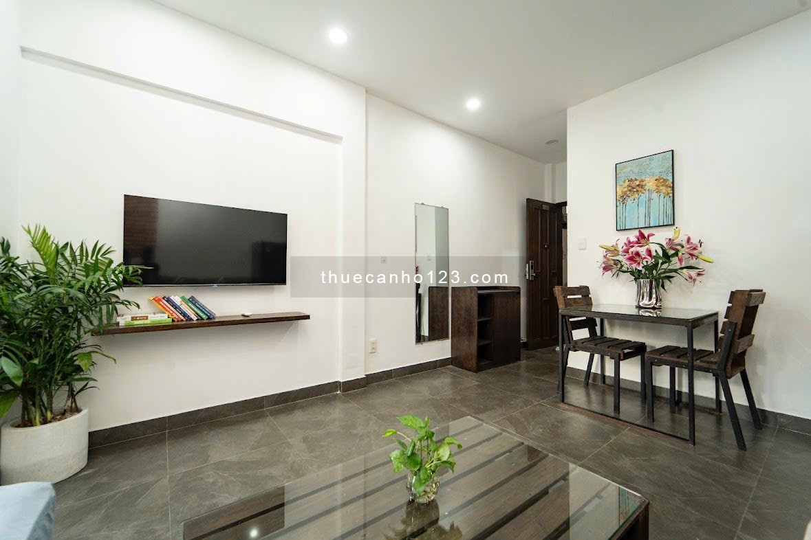 Cho thuê căn hộ studio ban công siêu đẹp – Ngay trung tâm Q1