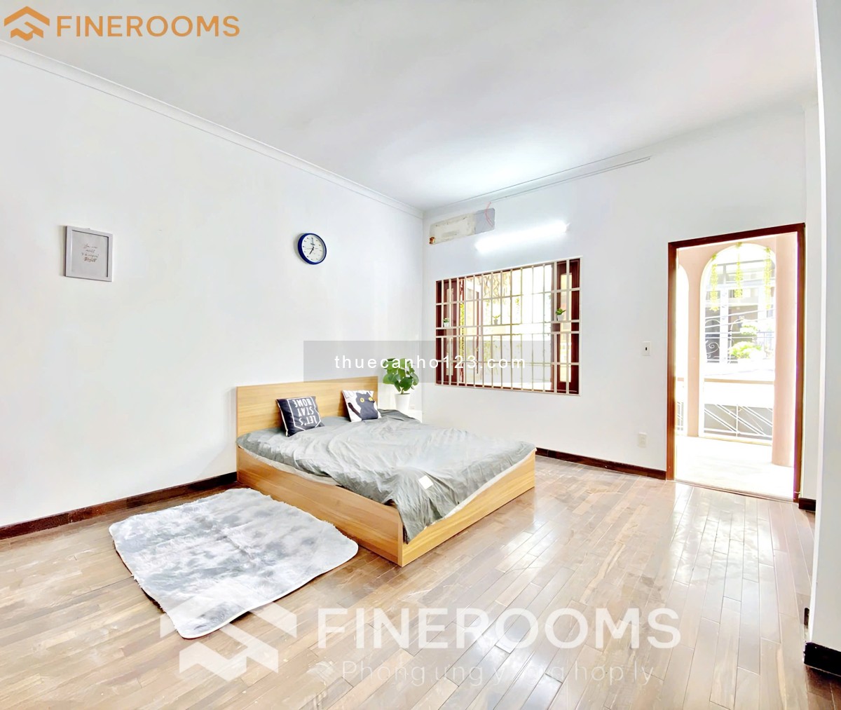 Căn hộ rộng rãi có ban công ngay công viên Hoàng Văn Thụ