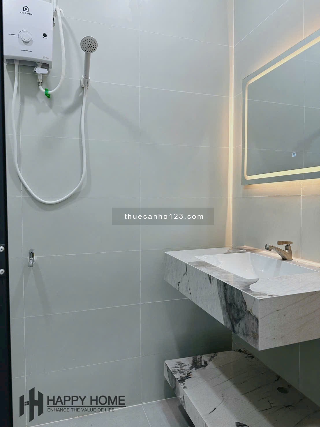 Toà Căn Hộ 2 Phòng Ngủ Mới, Full Nội Thất 100%, Ban Công, Thang Máy, Hầm Xe. Ngay Ngã Tư Hàng Xanh