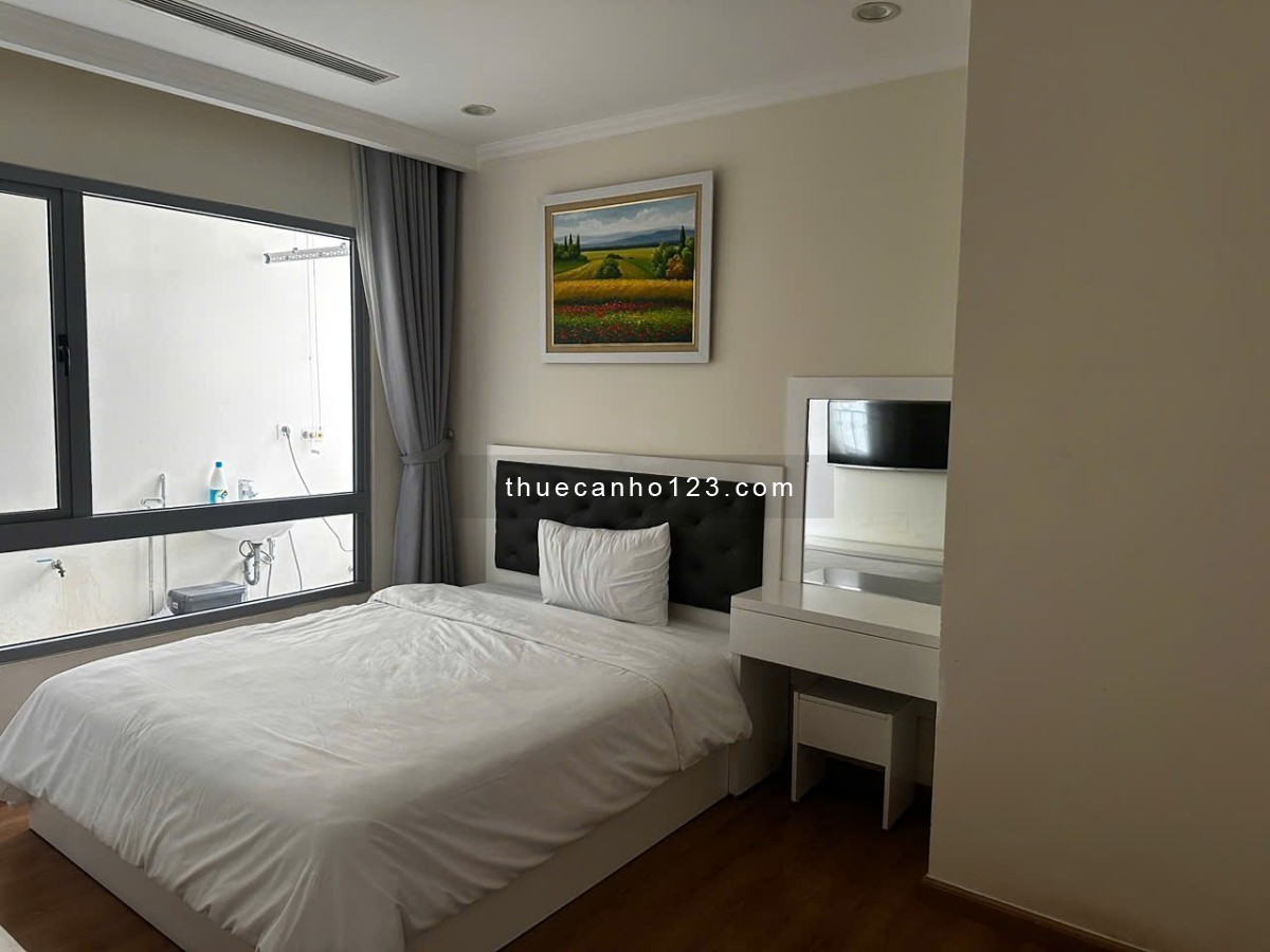 Cho thuê Vinhomes Nguyễn Chí Thanh, rộng 86m2, full đồ NT, 19 tr, LH: 0912.396.400