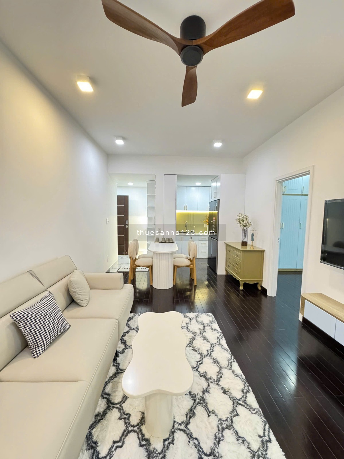 Em chuyên cho thuê Sky Garden Phú Mỹ Hưng 2-3 phòng ngủ chỉ từ 12triệu. nhận tìm nhà theo nhu cầu Q7