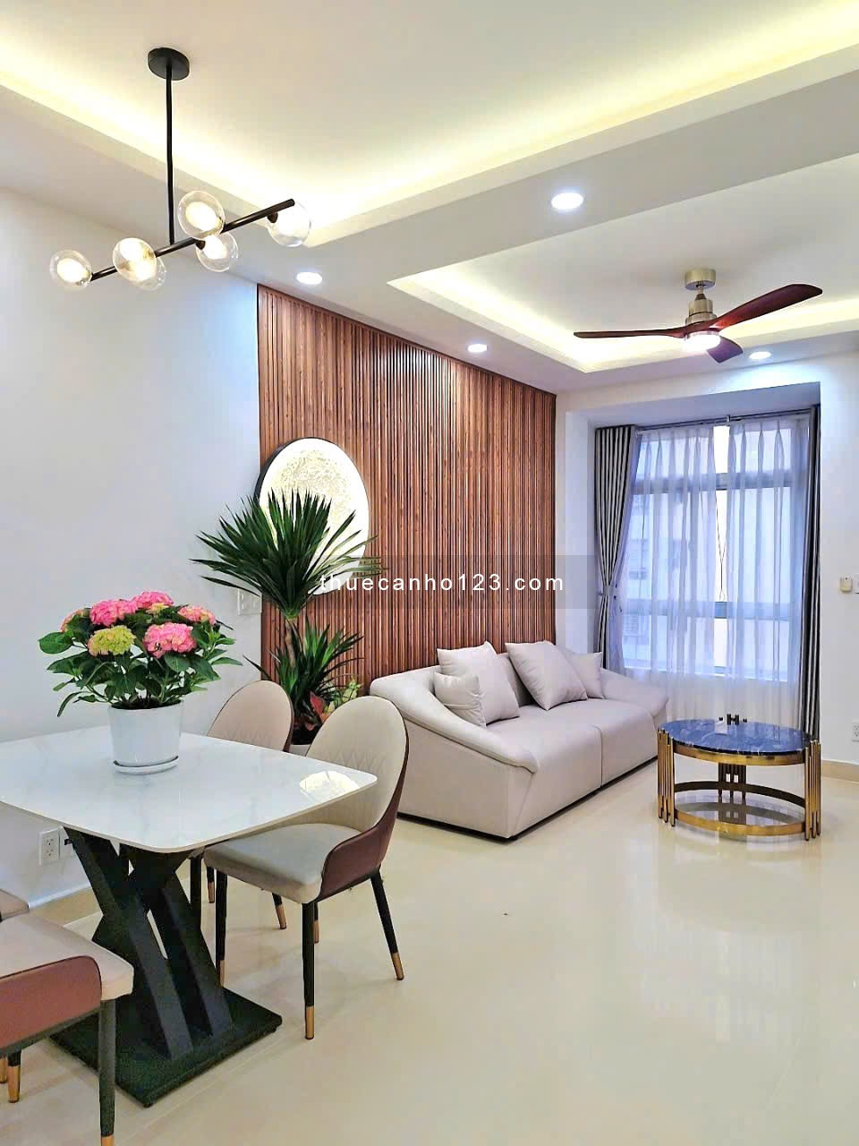 Em chuyên cho thuê Sky Garden Phú Mỹ Hưng 2-3 phòng ngủ chỉ từ 12triệu. nhận tìm nhà theo nhu cầu Q7