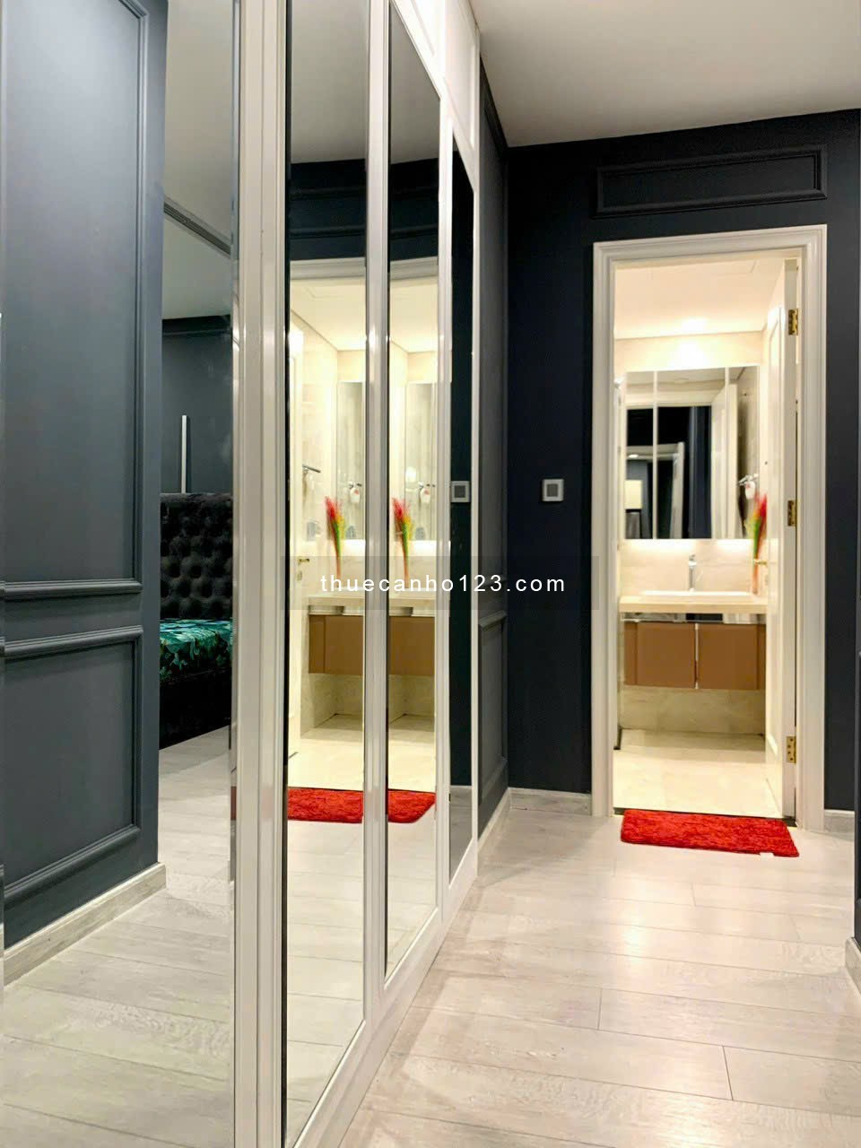 Cho thuê CC 2PN, 2WC giá ưu đãi 26 triệu, 78 m2 tại Vinhomes Golden River, Q1, HCM