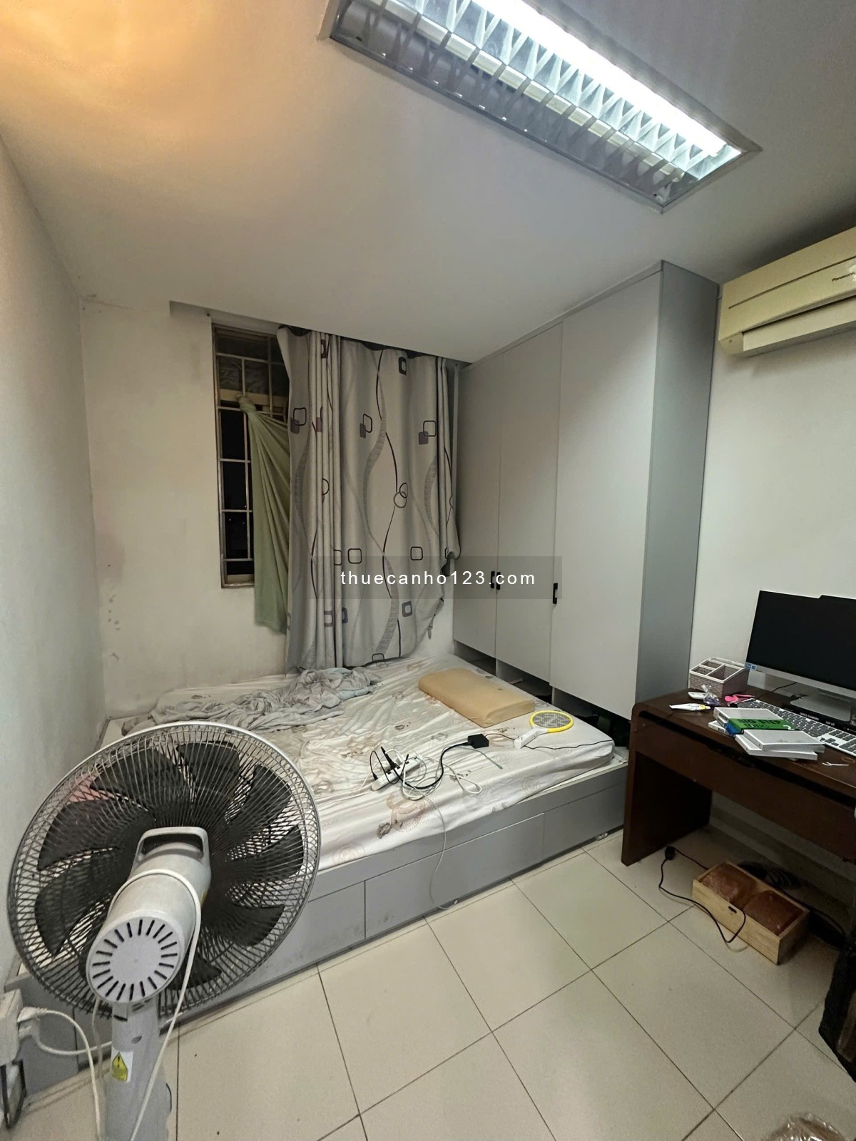 Chung cư Screc , P12, Q3, CĂN GÓC , 2PN, 2WC, 85m2, giá 13tr/tháng.