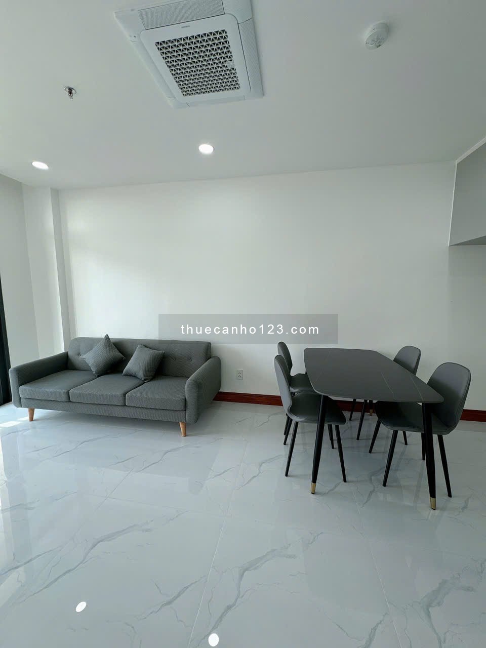 Cho thuê căn hộ Fancy Tower khu đô thị Hưng Phú. Có nội thất