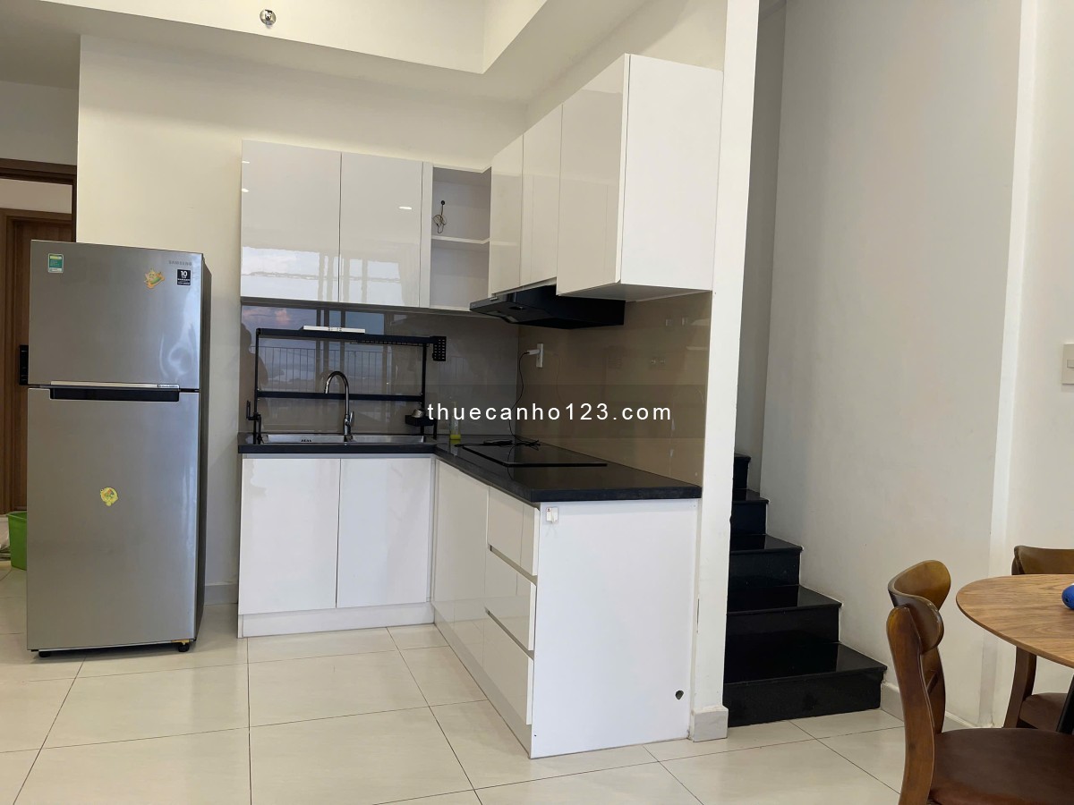 Cho thuê căn duplex sân vườn 3PN, 3WC, diện tích 112m² (14m² sân vườn) tại Ricca, full nội thất