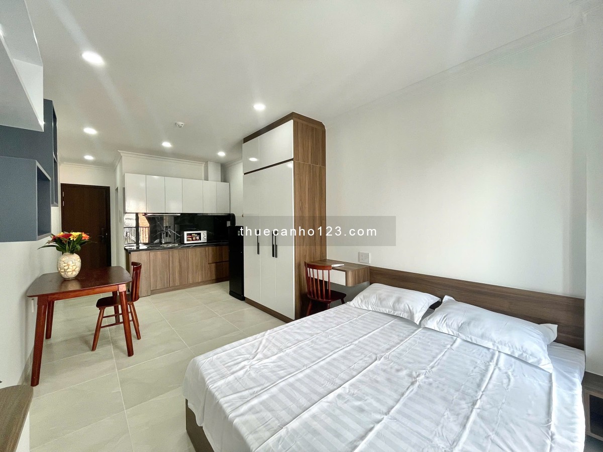 Studio full nội thất, 40m², ban công, thang máy, gần Hutech, GTVT, FTU,…