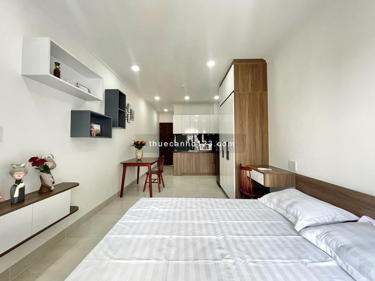 Studio full nội thất, 40m², ban công, thang máy, gần Hutech, GTVT, FTU,…