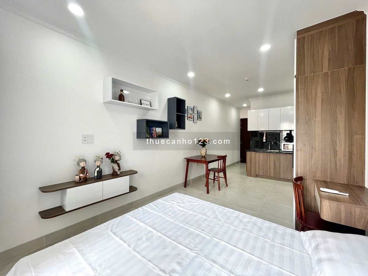 Studio full nội thất, 40m², ban công, thang máy, gần Hutech, GTVT, FTU,…