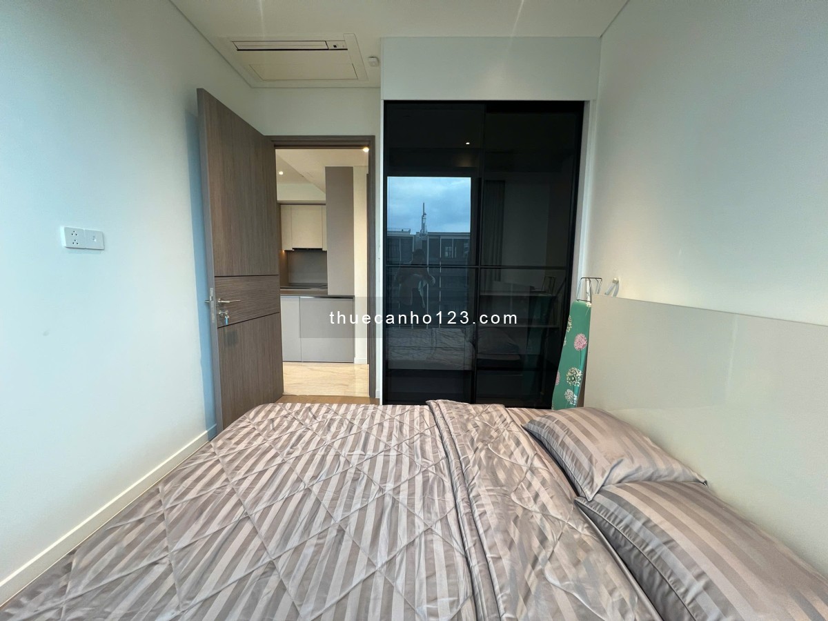 Cho thuê căn hộ cao cấp 2 phòng ngủ tại Opera Residences, full nội thất sang trọng