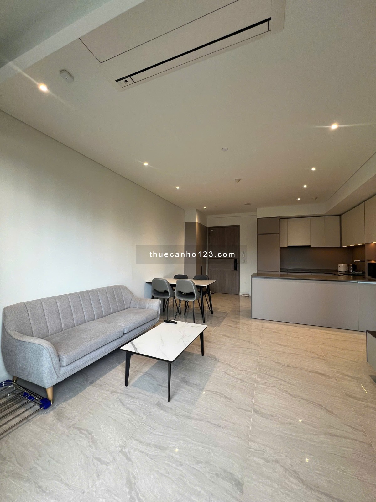 Cho thuê căn hộ cao cấp 2 phòng ngủ tại Opera Residences, full nội thất sang trọng