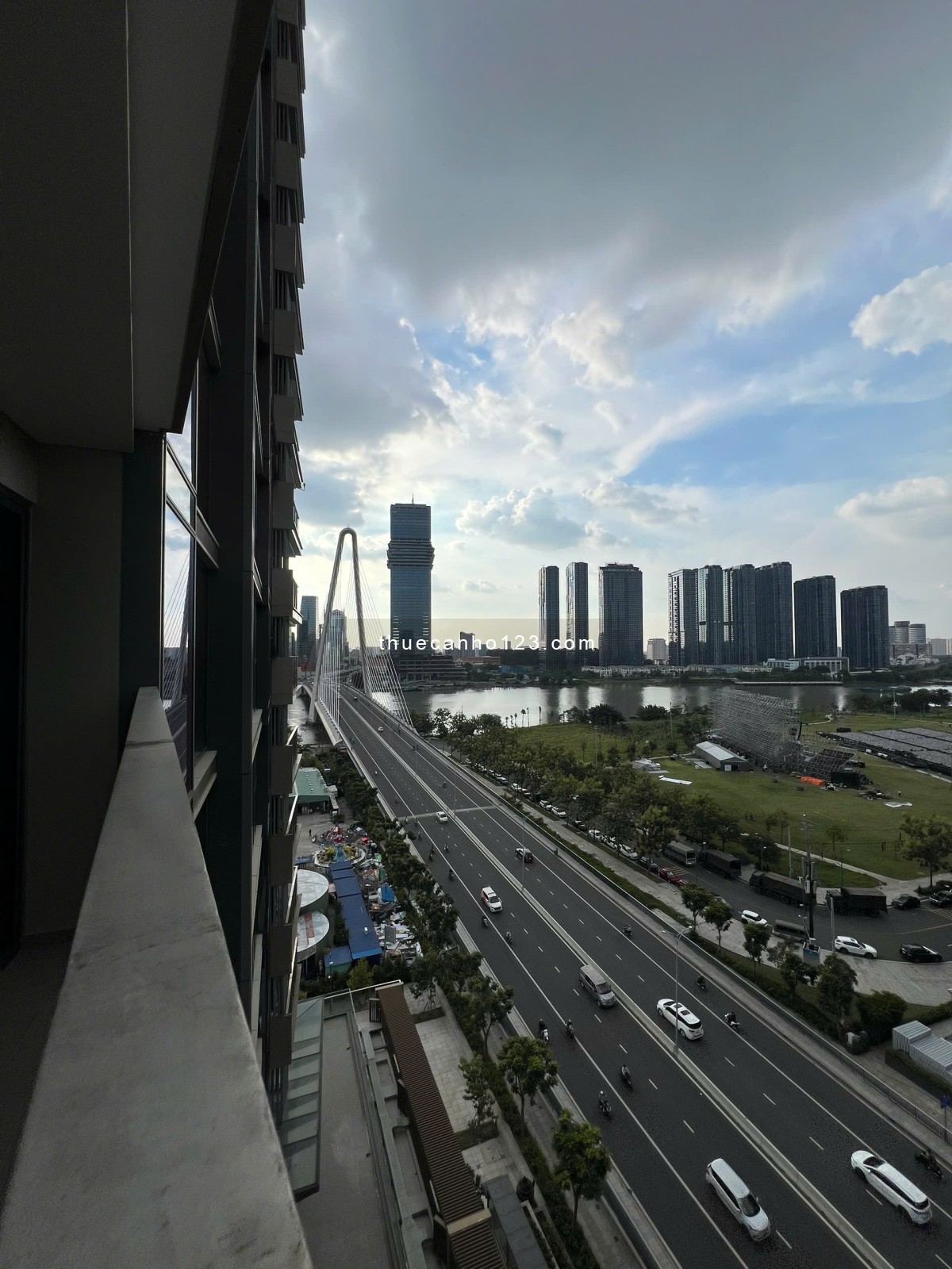 Cho thuê căn hộ cao cấp 2 phòng ngủ tại Opera Residences, full nội thất sang trọng