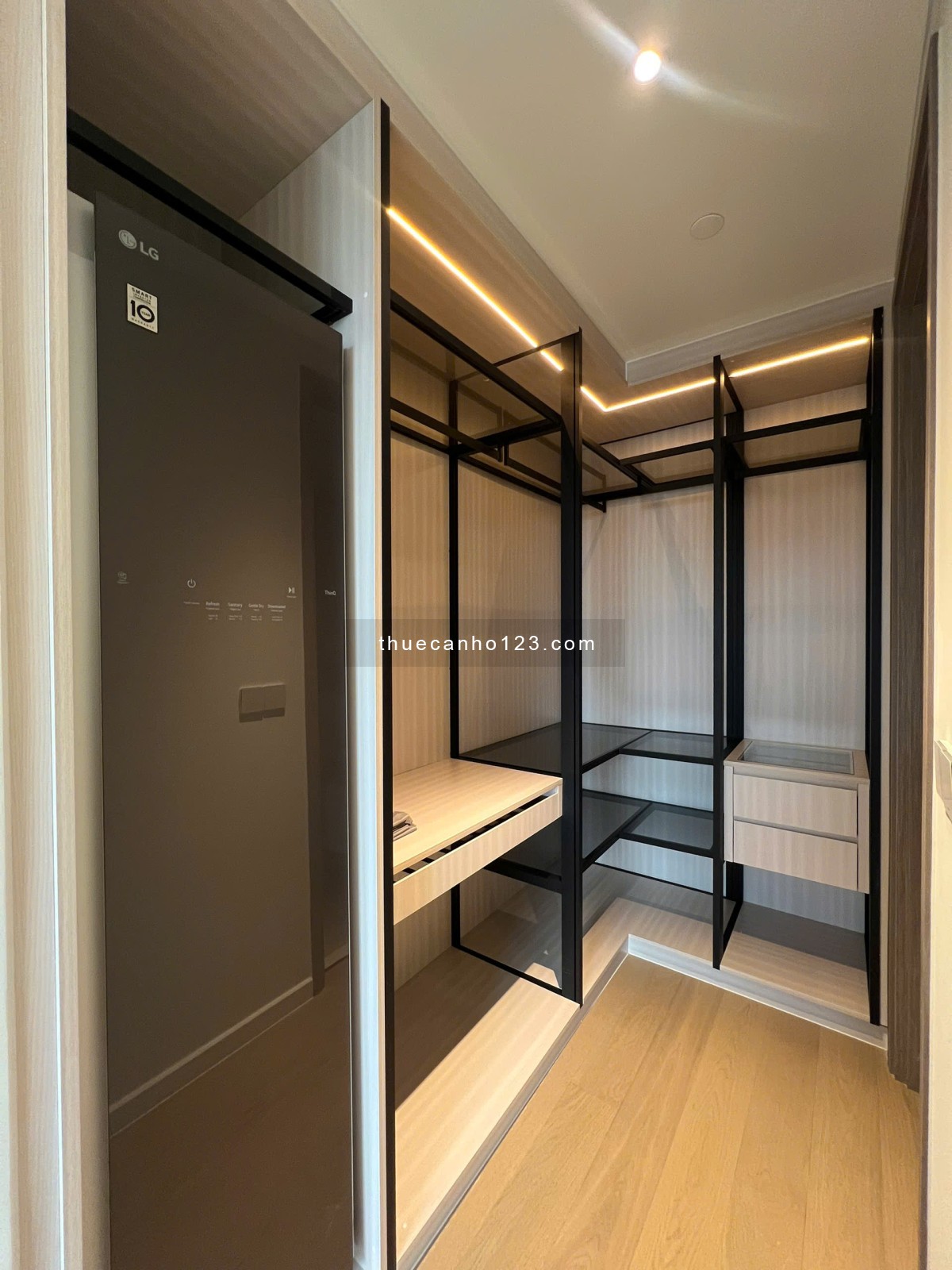 Cho thuê căn hộ cao cấp 2 phòng ngủ tại Opera Residences, full nội thất sang trọng