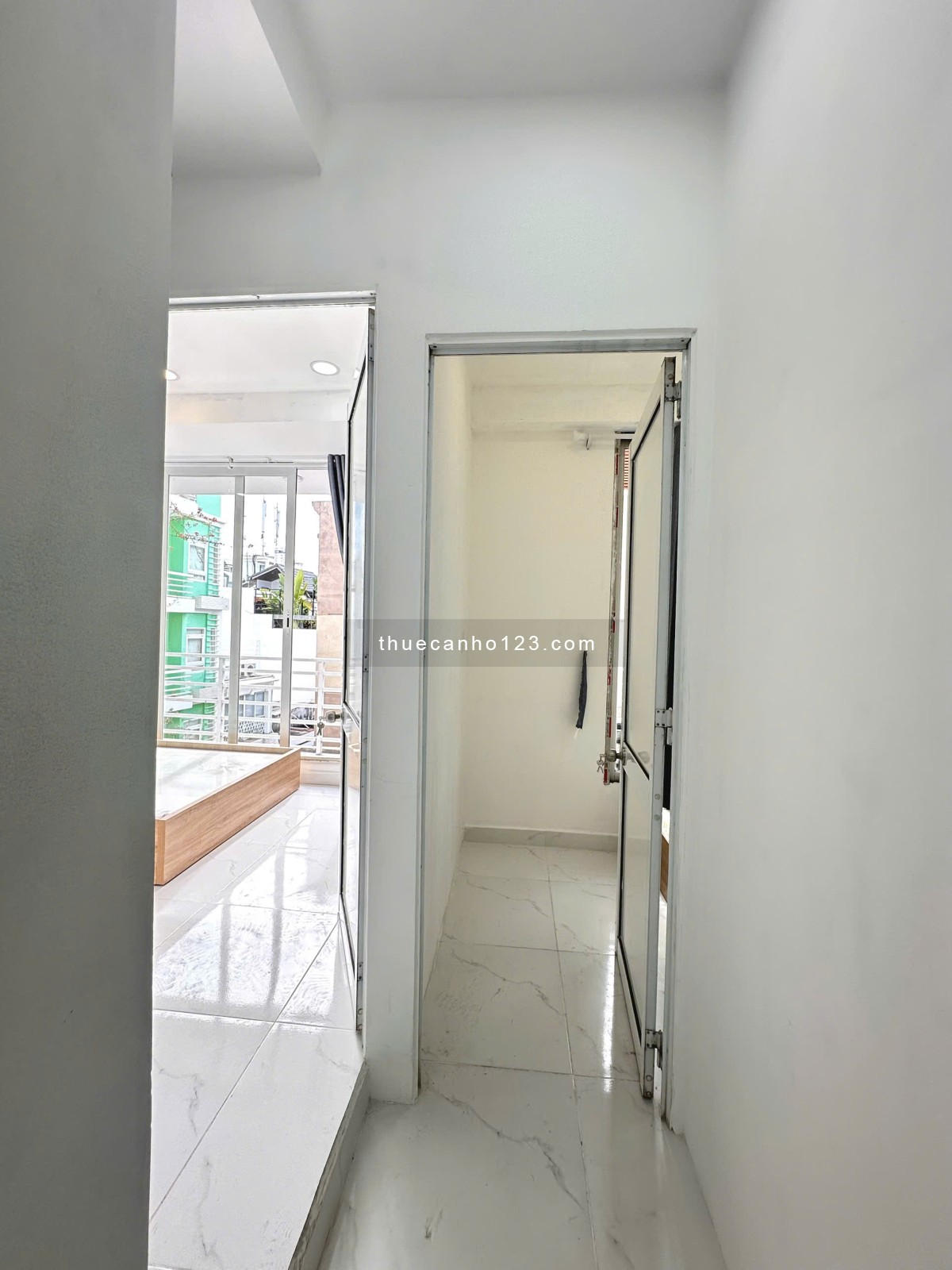 Căn hộ 2PN, ban công, full nội thất, ở được 4 người, diện tích 40m², thuận tiện di chuyển Q1, Q2, Q3
