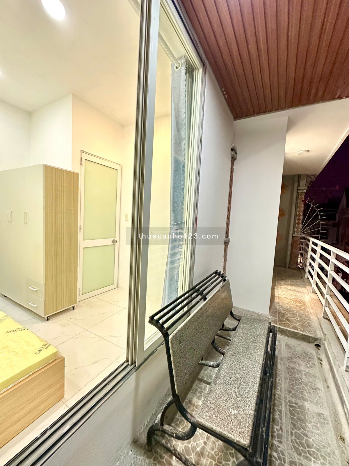 Căn hộ 2PN, ban công, full nội thất, ở được 4 người, diện tích 40m², thuận tiện di chuyển Q1, Q2, Q3