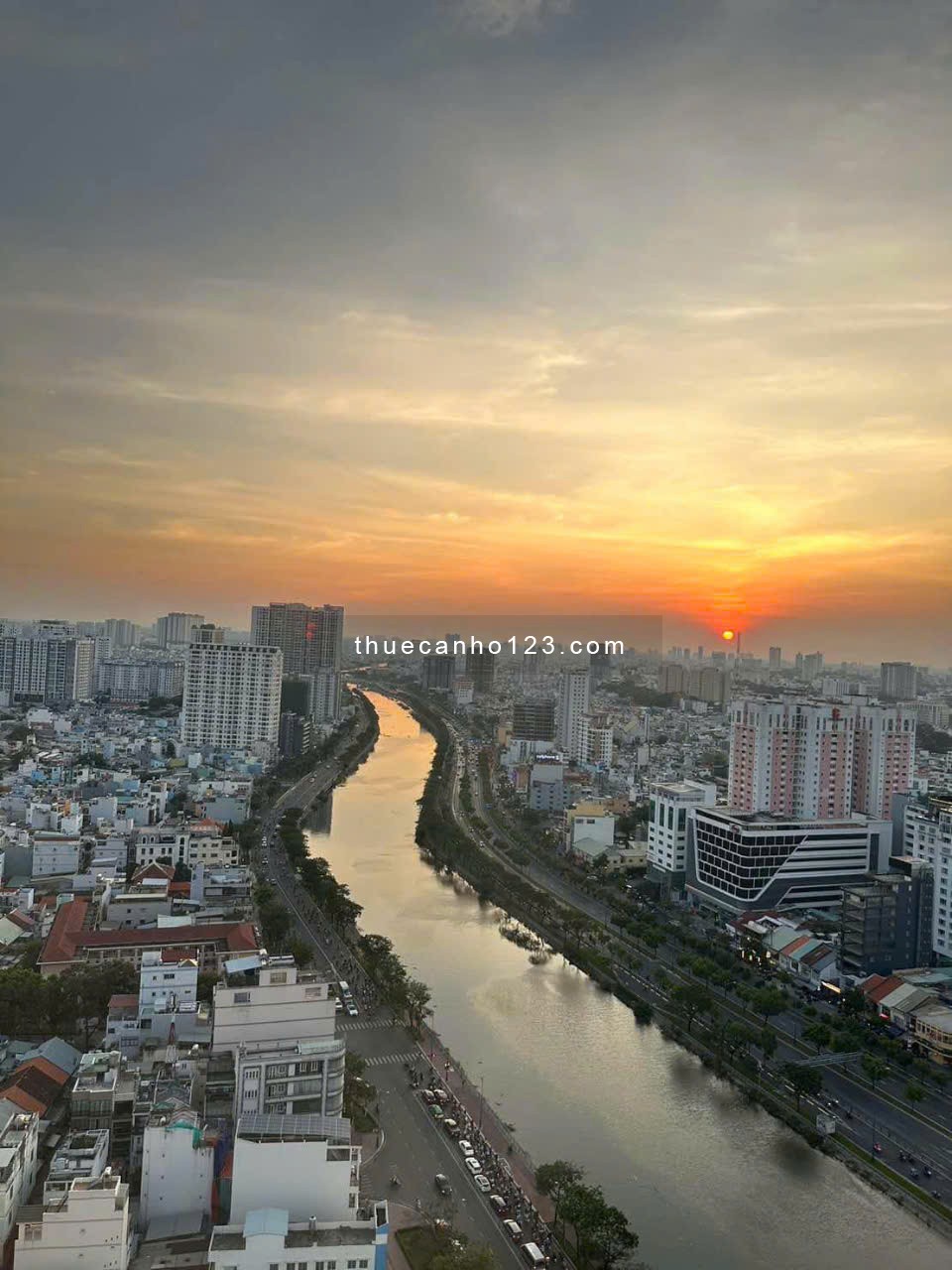 Cho thuê nhanh 2PN1WC full nội thất căn hộ cao cấp Rivergate Quận 4 Bến Vân Đồn.