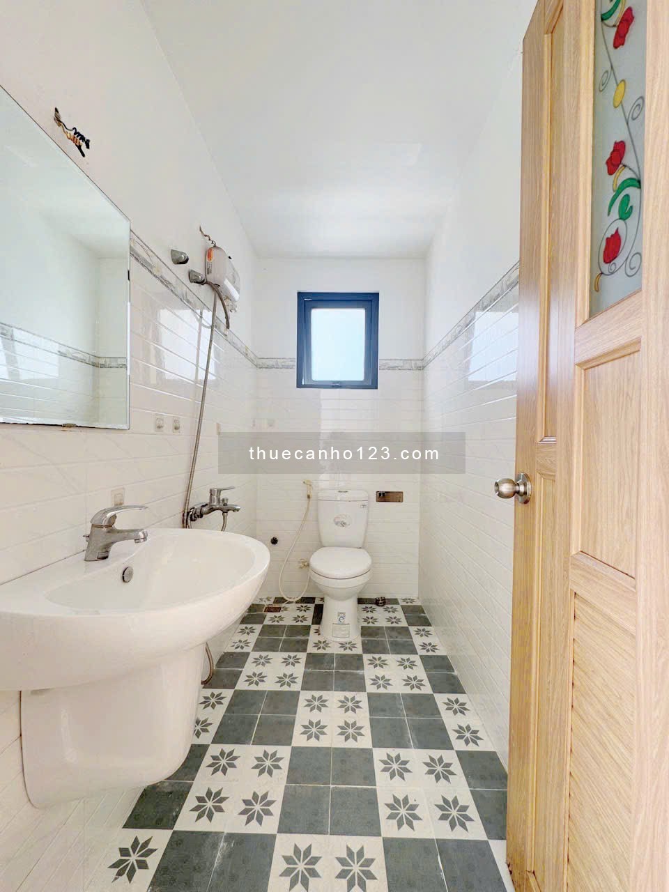 Cho Thuê Căn Hộ Studio Ban công Full Nội Thất, Thang Máy, Gần Chợ Bà Chiểu