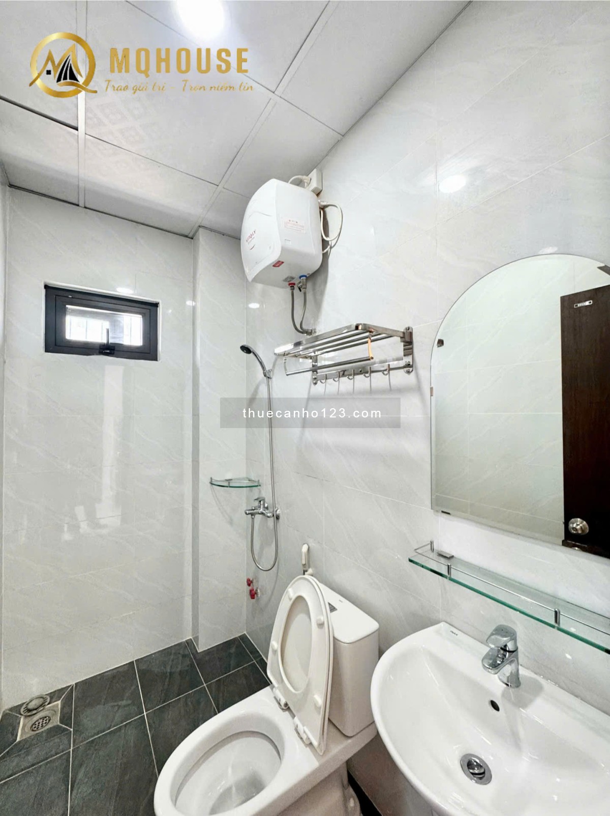 Cho Thuê Căn Hộ Mới 100%, Full Nội Thất, Tòa nhà lớn, hầm xe, bảo vệ, thang máy gần Nguyễn Văn Đậu