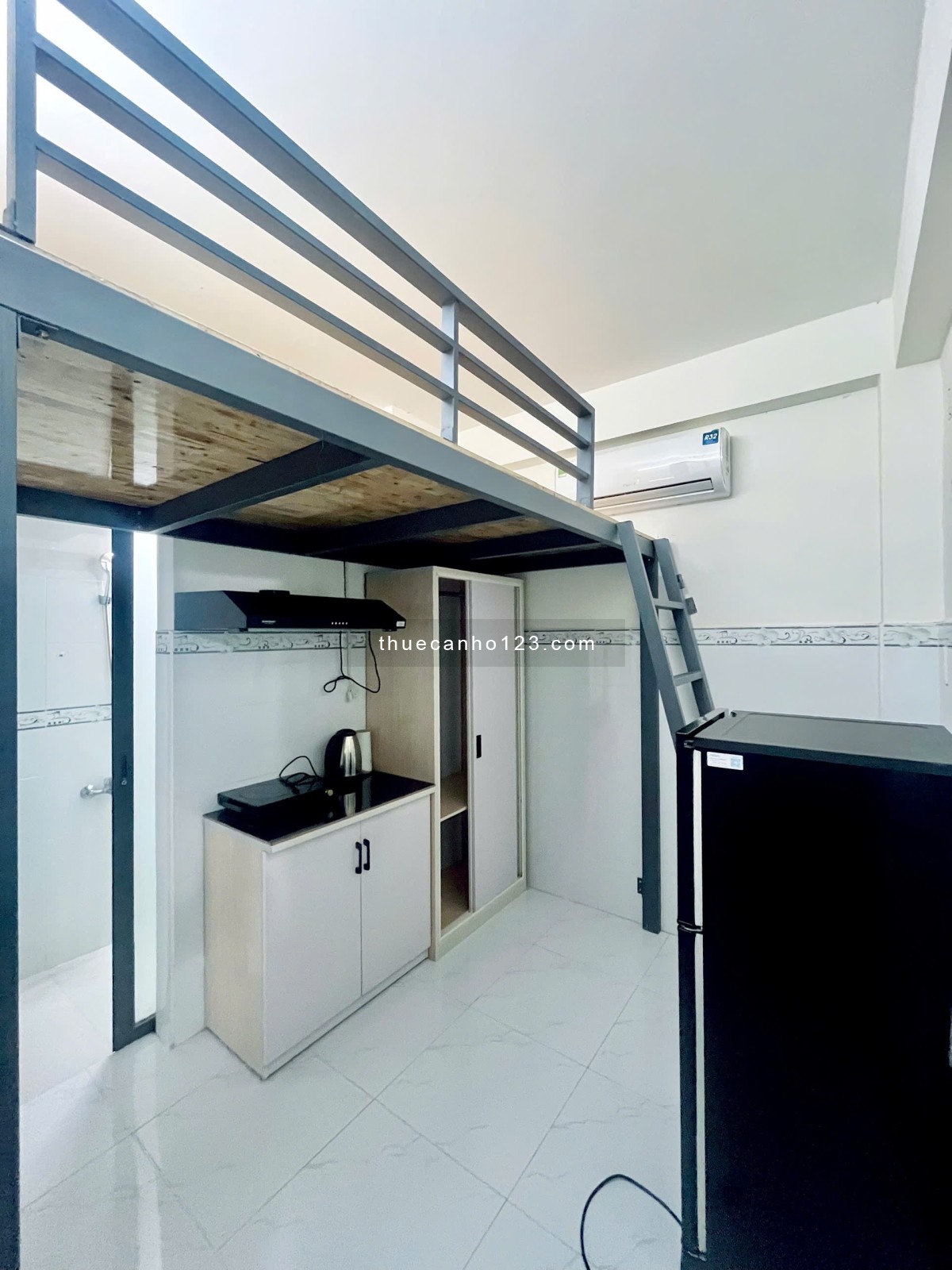 Phòng giá rẻ gác lửng ngay Tô Hiến Thành q10 gần đh kinh tế, huflit, bách khoa