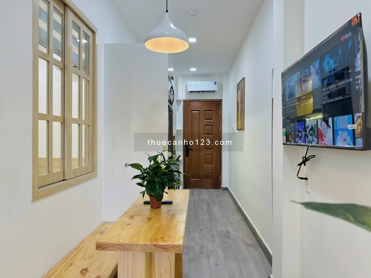 Cho thuê chung cư mini 2 phòng ngủ ban công siêu thoáng view mặt tiền đường ngay Vạn Hạnh Mall Q10