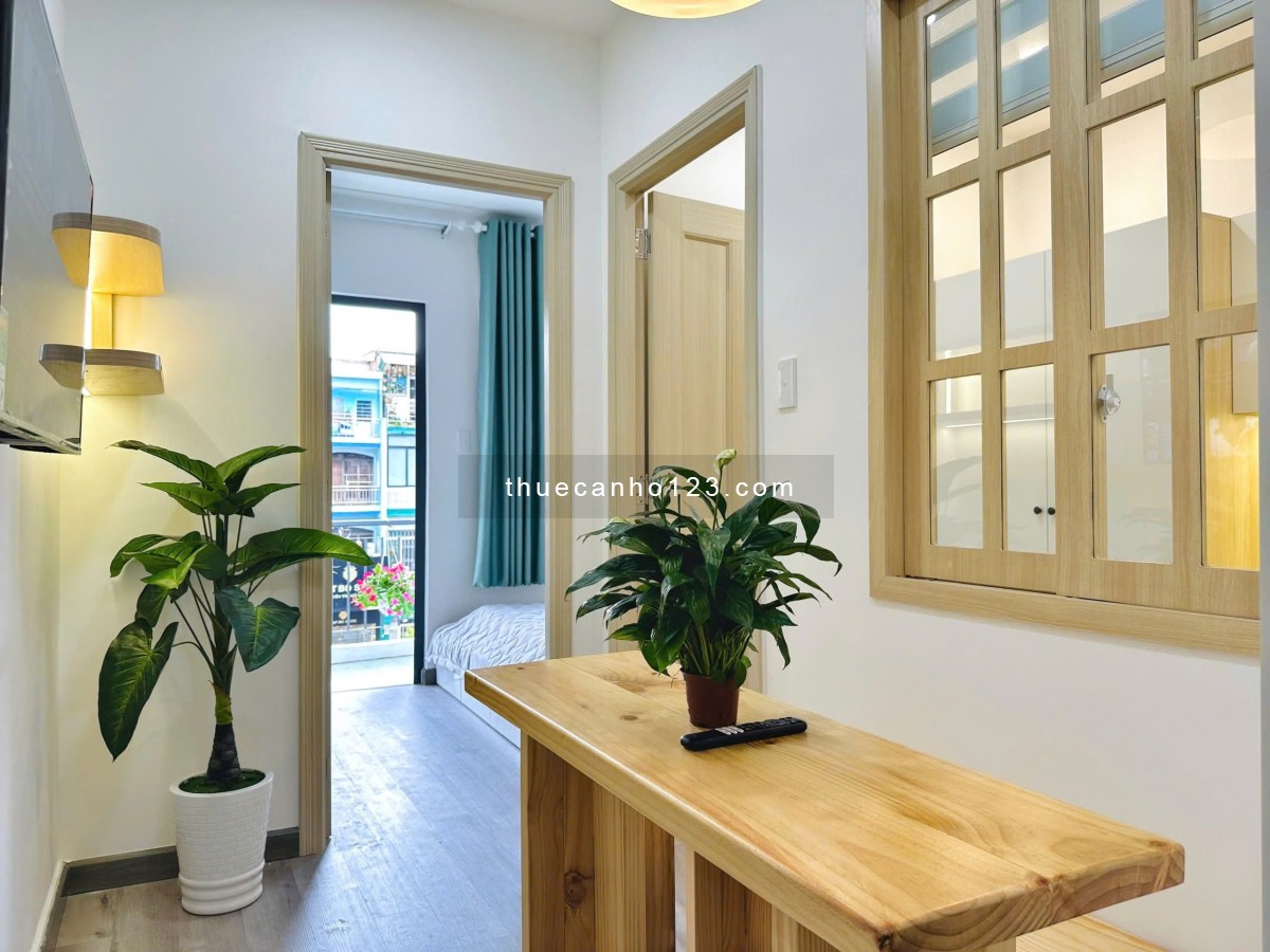 Cho thuê chung cư mini 2 phòng ngủ ban công siêu thoáng view mặt tiền đường ngay Vạn Hạnh Mall Q10
