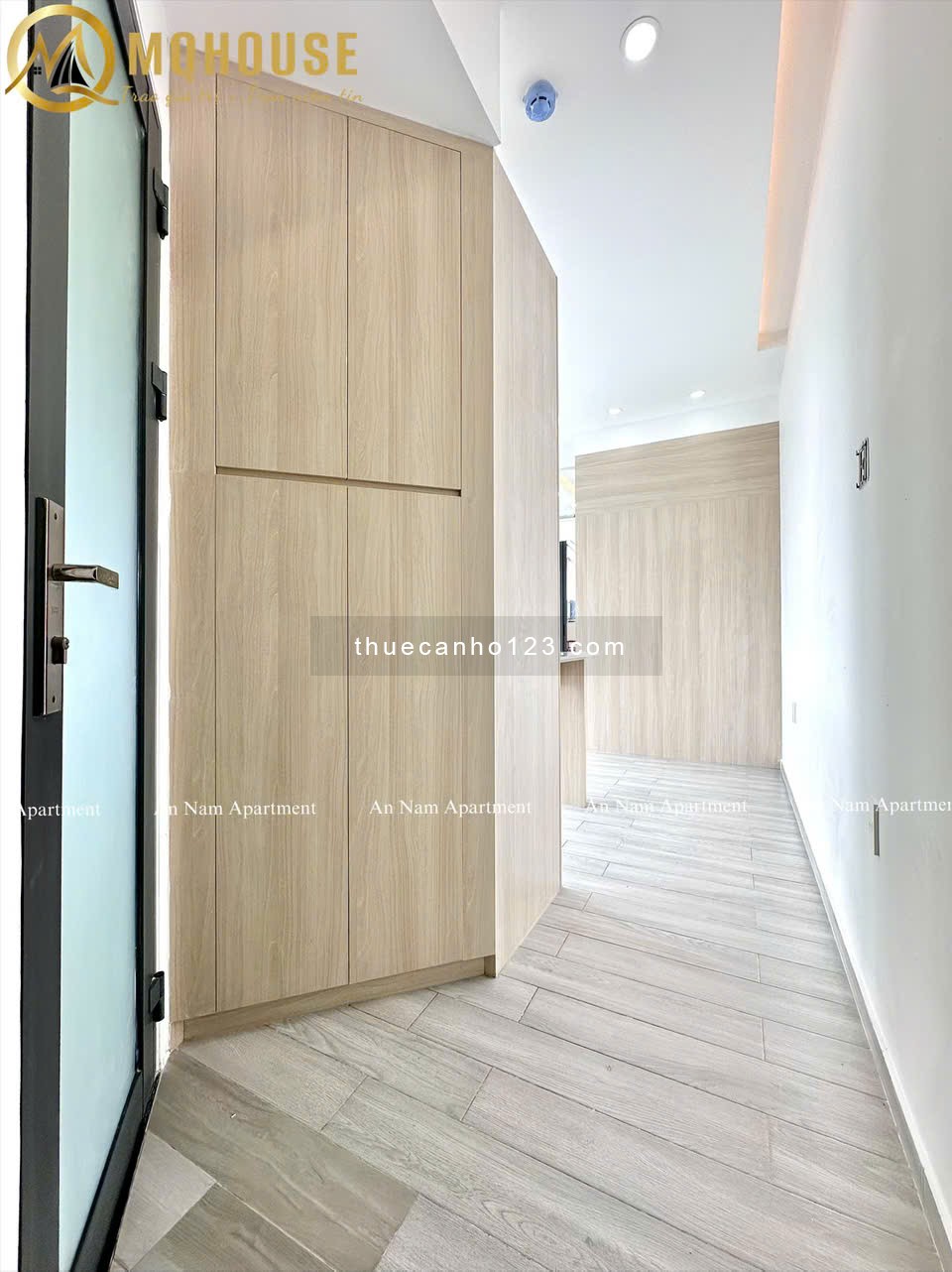 Cho thuê căn hộ 1PN 1PK, ban công 45m2 gần tòa Sky Center - sân bay - CV Gia Định