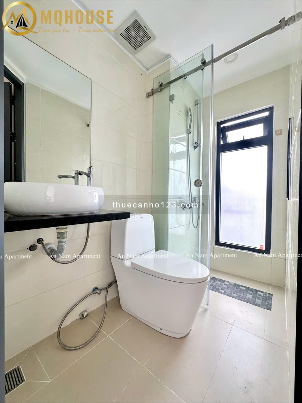 Cho thuê căn hộ 1PN 1PK, ban công 45m2 gần tòa Sky Center - sân bay - CV Gia Định