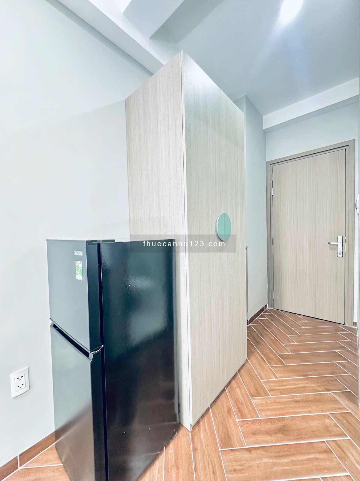 Cho thuê studio ban công, máy giặt riêng, thang máy thuận tiện di chuyển 5p sang Văn Lang CS2 và CS3