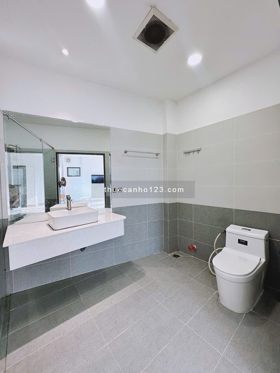 Căn hộ STUDIO, Full Nội Thất Cao Cấp, Tone Trắng, Hầm xe, Thang máy, gần Landmark, Ngô Tất Tố