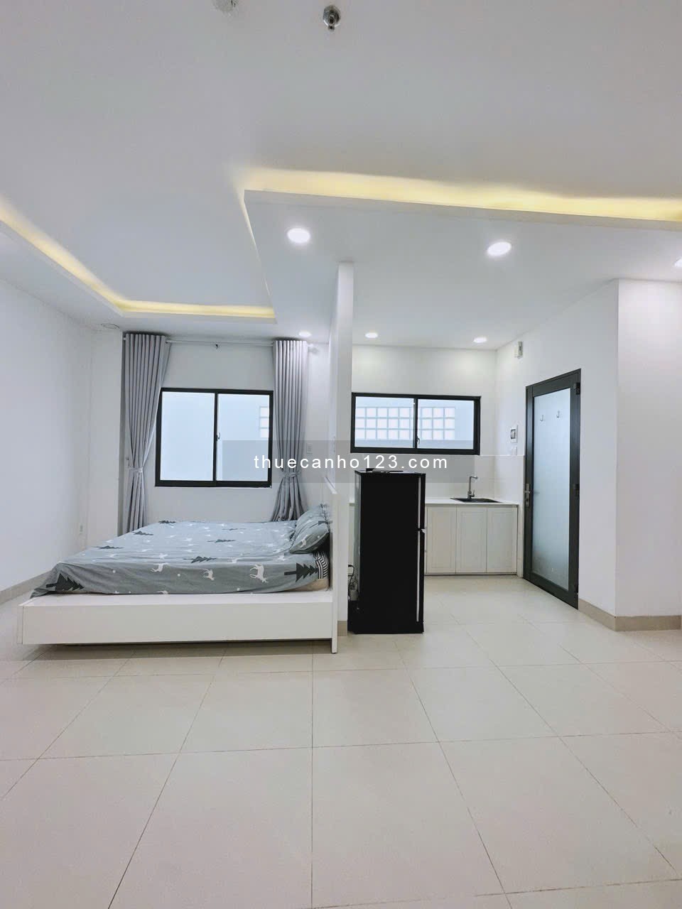 Căn hộ STUDIO, Full Nội Thất Cao Cấp, Tone Trắng, Hầm xe, Thang máy, gần Landmark, Ngô Tất Tố