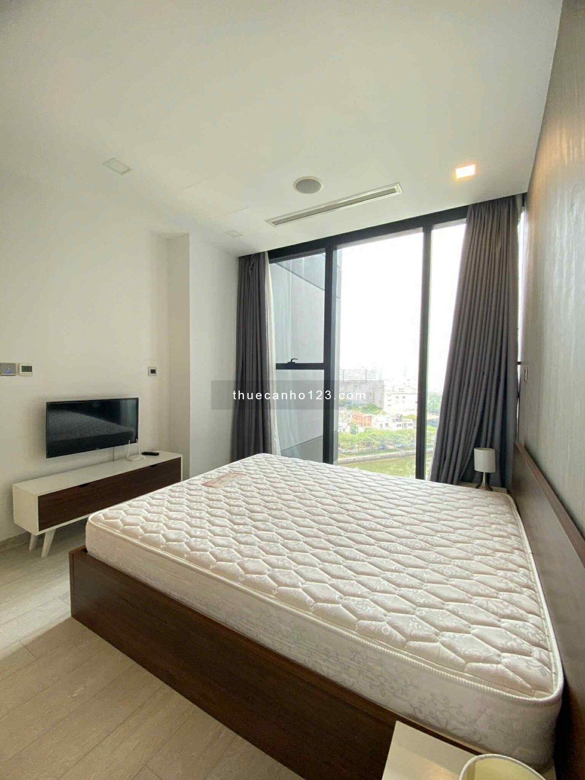 Cho thuê căn hộ cao cấp VINHOMES GOLDEN RIVER Quận 1