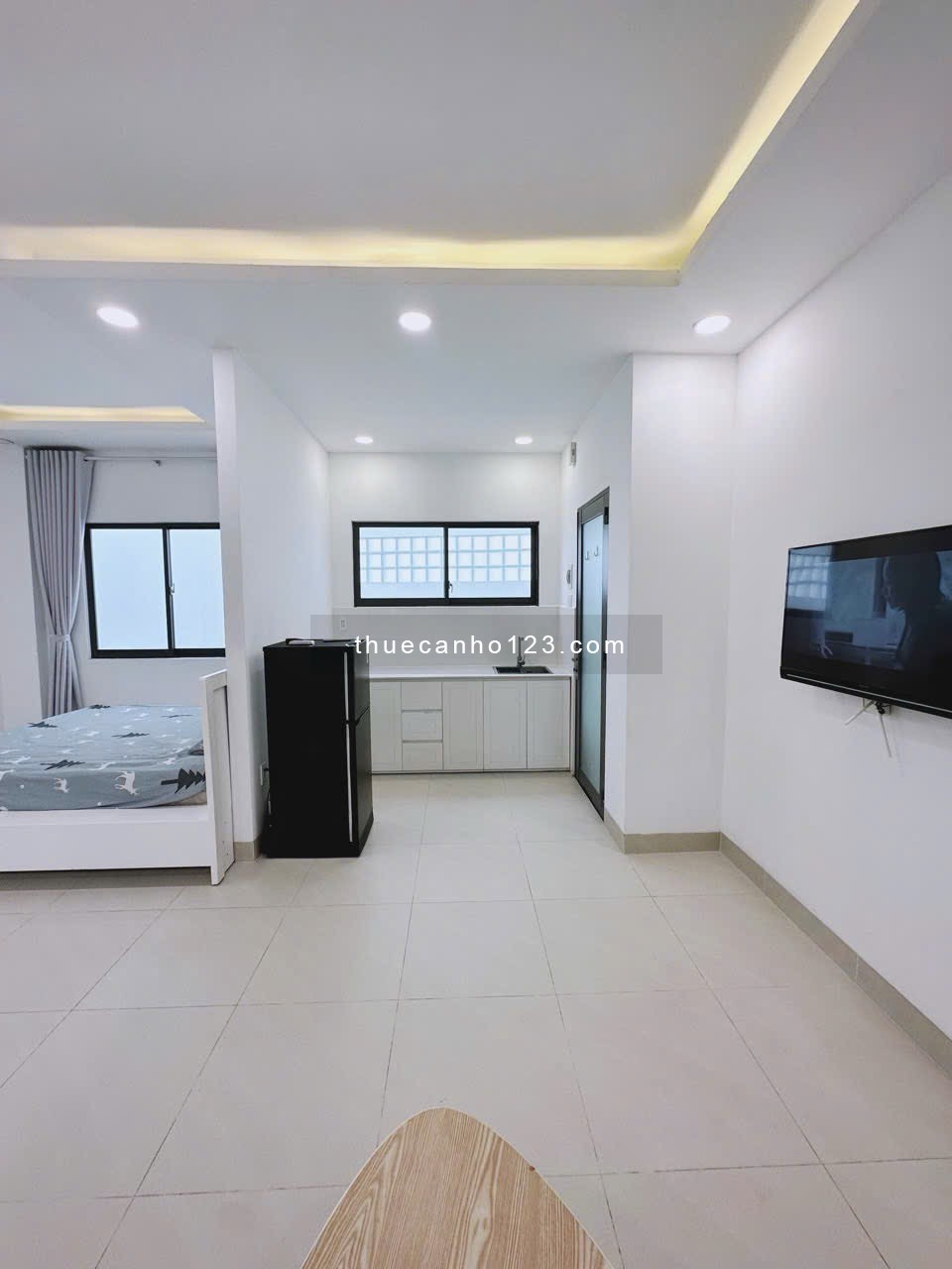 Căn hộ STUDIO, Full Nội Thất Cao Cấp, Tone Trắng, Hầm xe, Thang máy, gần Landmark, Ngô Tất Tố