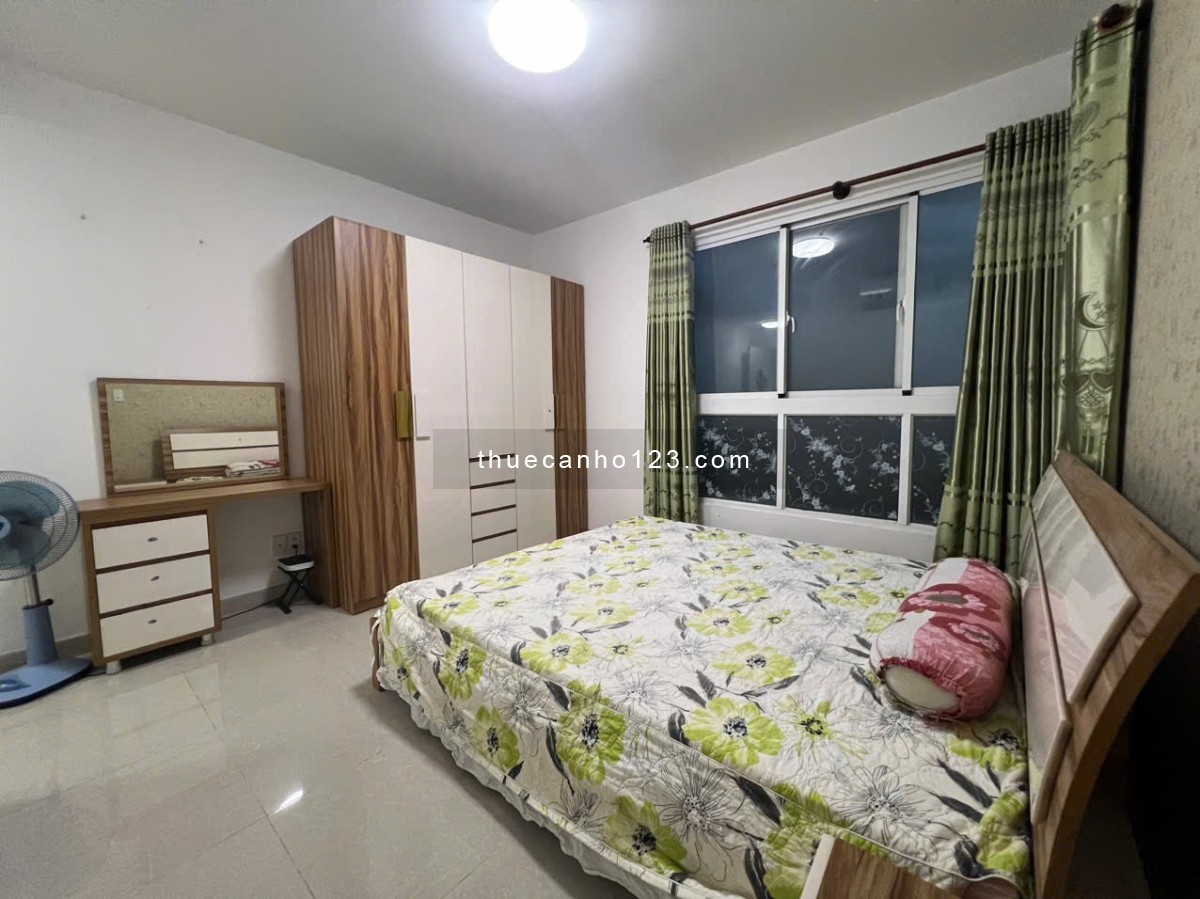 Diện tích 100m2 3pn2wc, có view ban công siêu đẹp, dàn phơi riêng, có hồ bơi và khu vui chơi